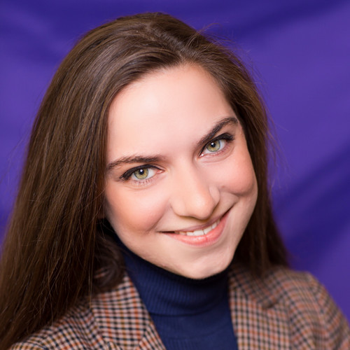 Miruna Barnoschi Headshot